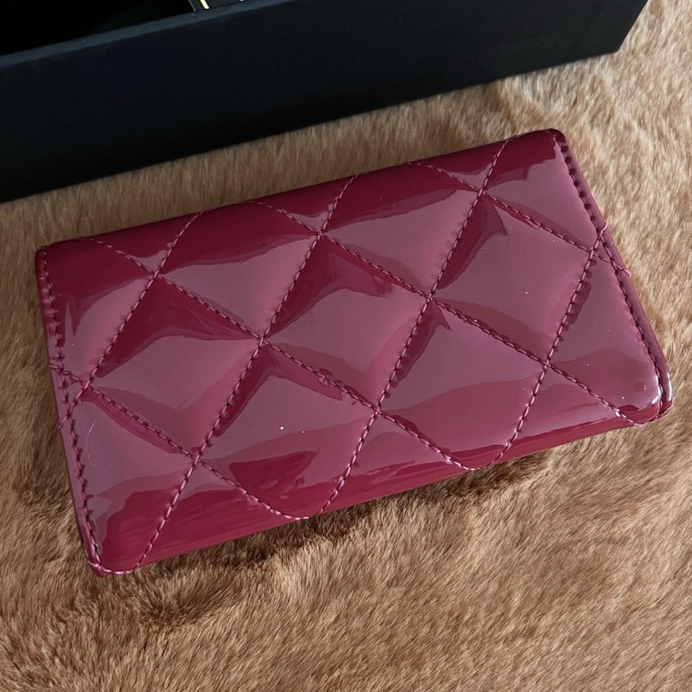 Auth Chanel Dark Pink Patent Quilted 6 Ring Key Holder - Great Condition - Picture 4 of 13